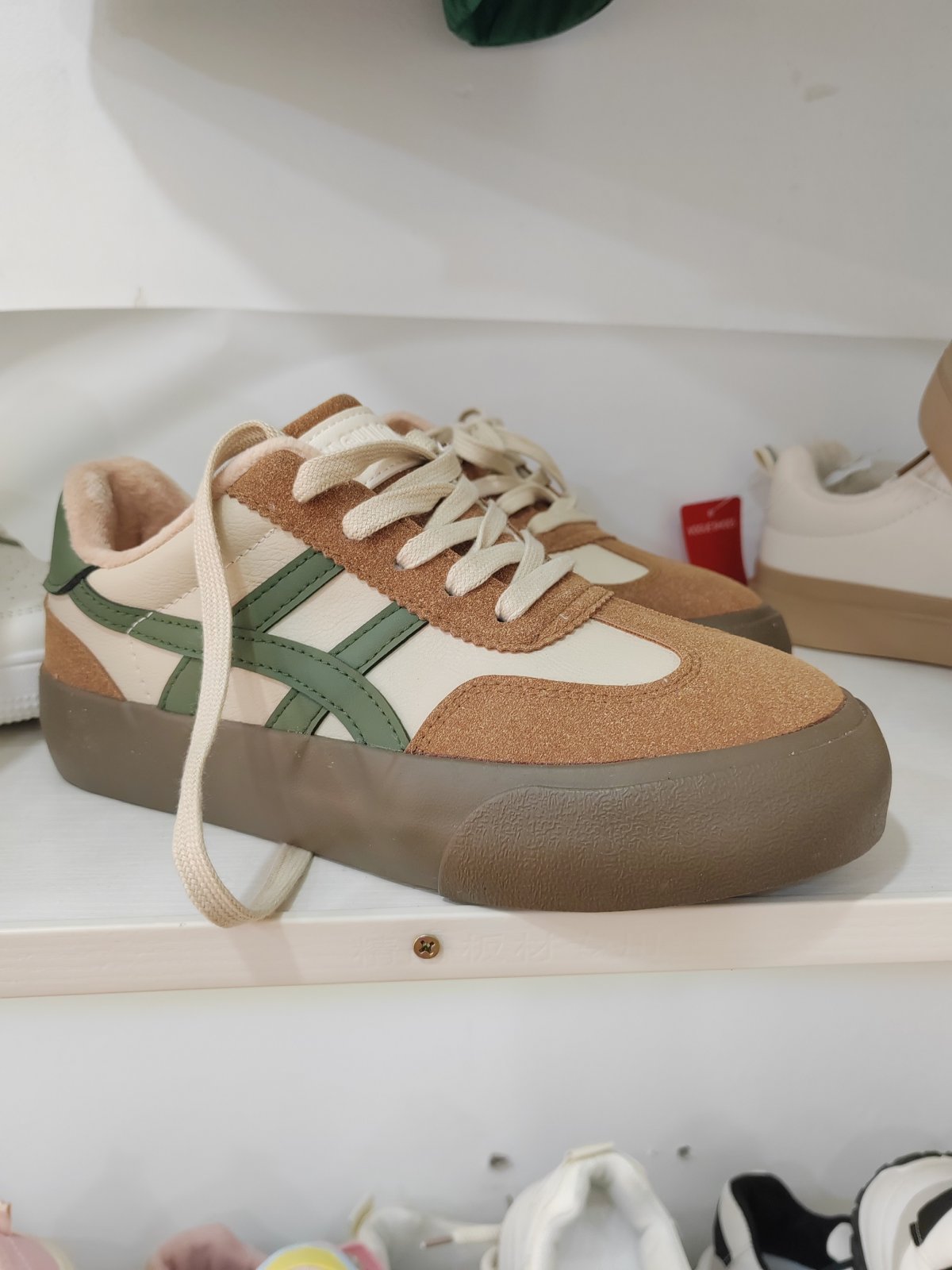 潮款休闲鞋--39码 --编码（87）