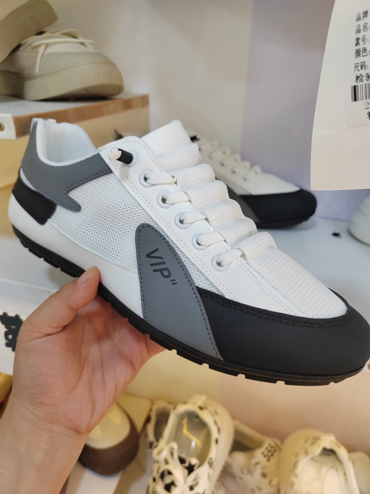 潮款休闲鞋--43码 --编码（110）