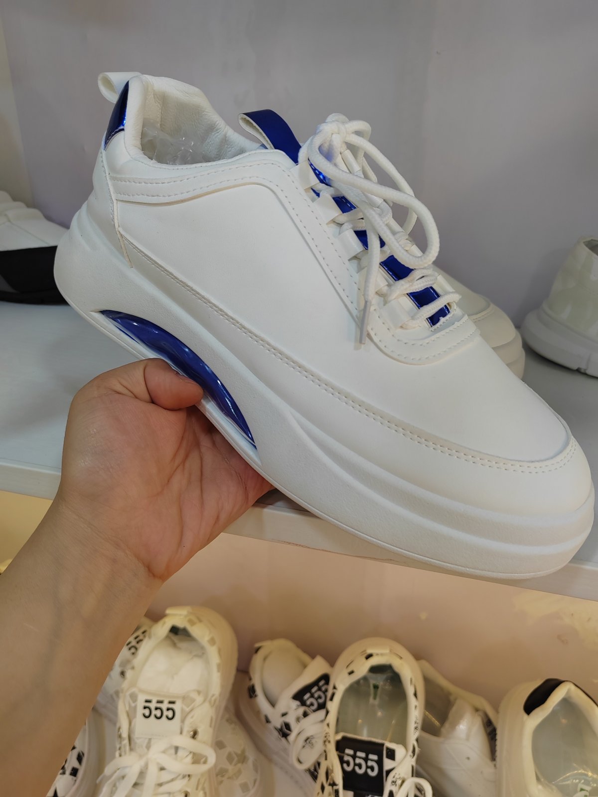 潮款休闲鞋--43码 --编码（111）