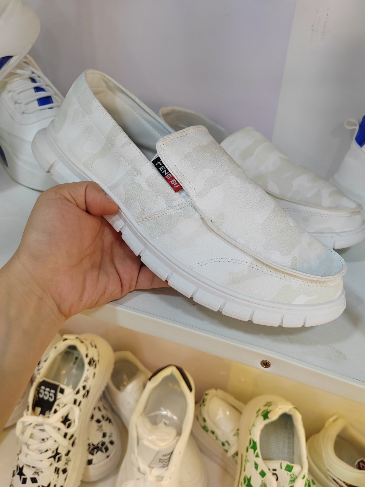 潮款休闲鞋--43码 --编码（112）