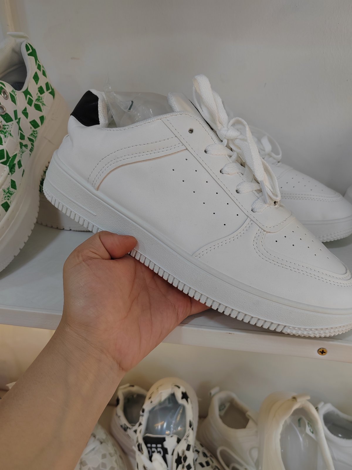 潮款休闲鞋--43码 --编码（114）