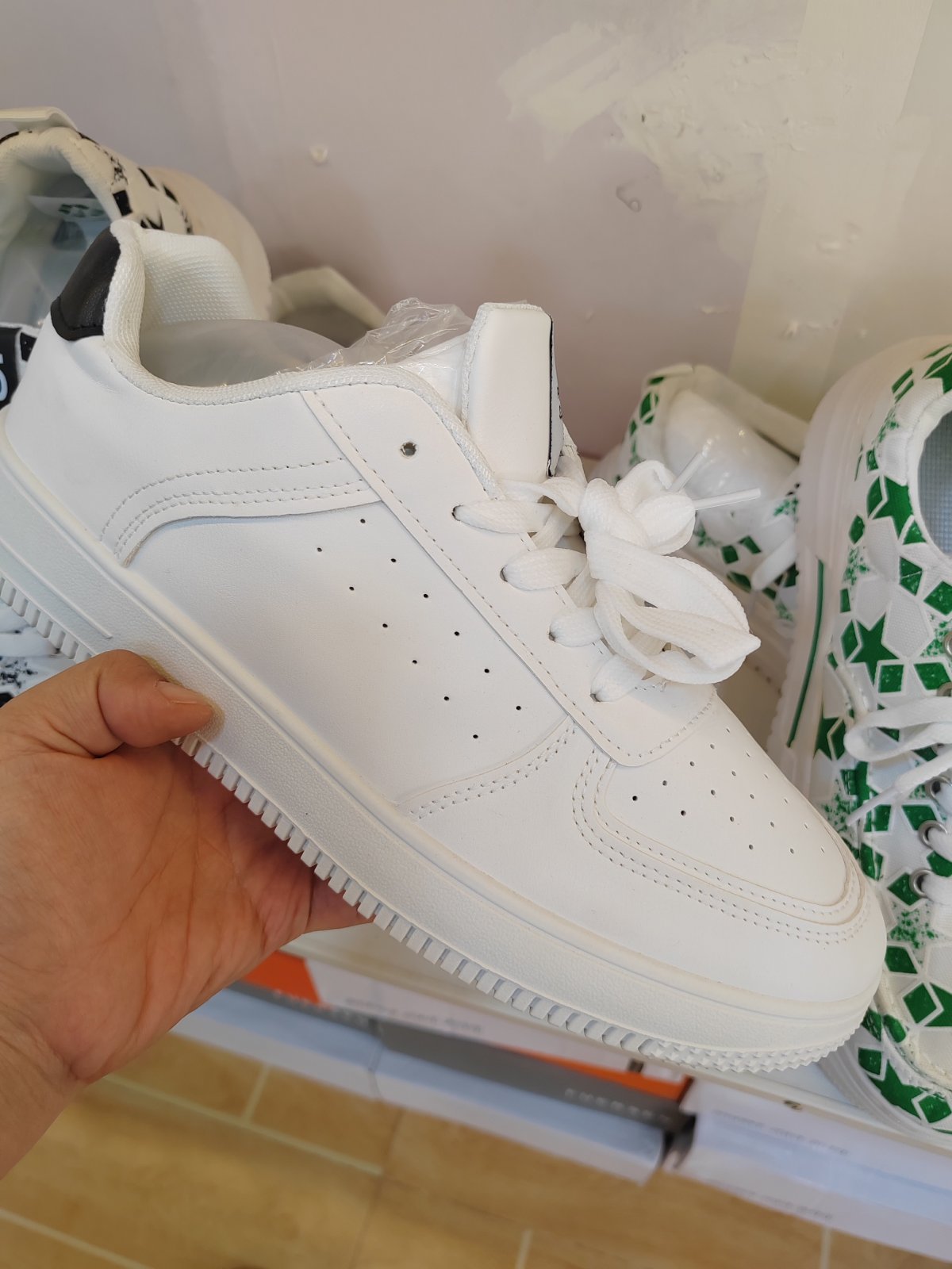 潮款休闲鞋--44码 --编码（117）