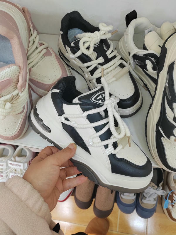 潮款休闲鞋--37码 --编码（7）