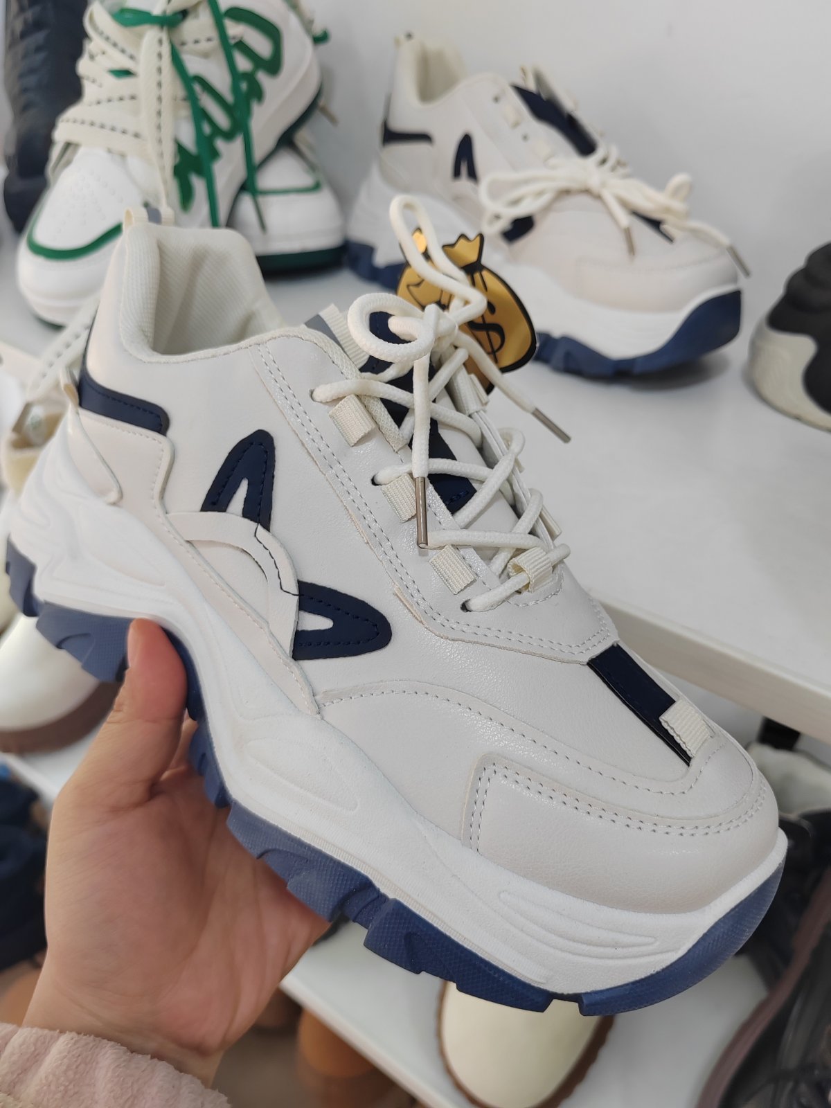 潮款休闲鞋--38码 --编码（73）